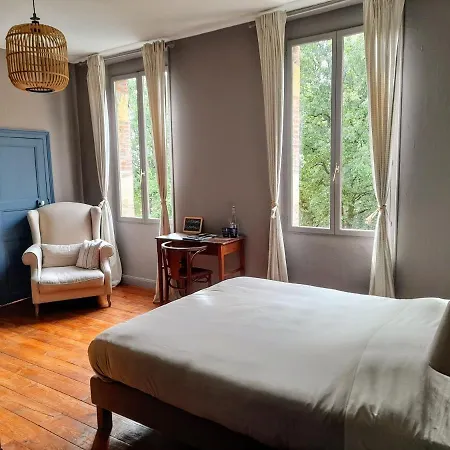 à La Vieille école Bed and breakfast Monségur